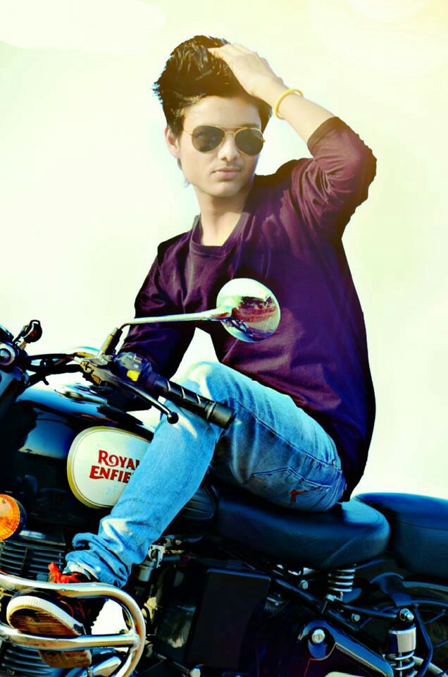 Stunning Photoshoot Pose for Men on a Motorcycle